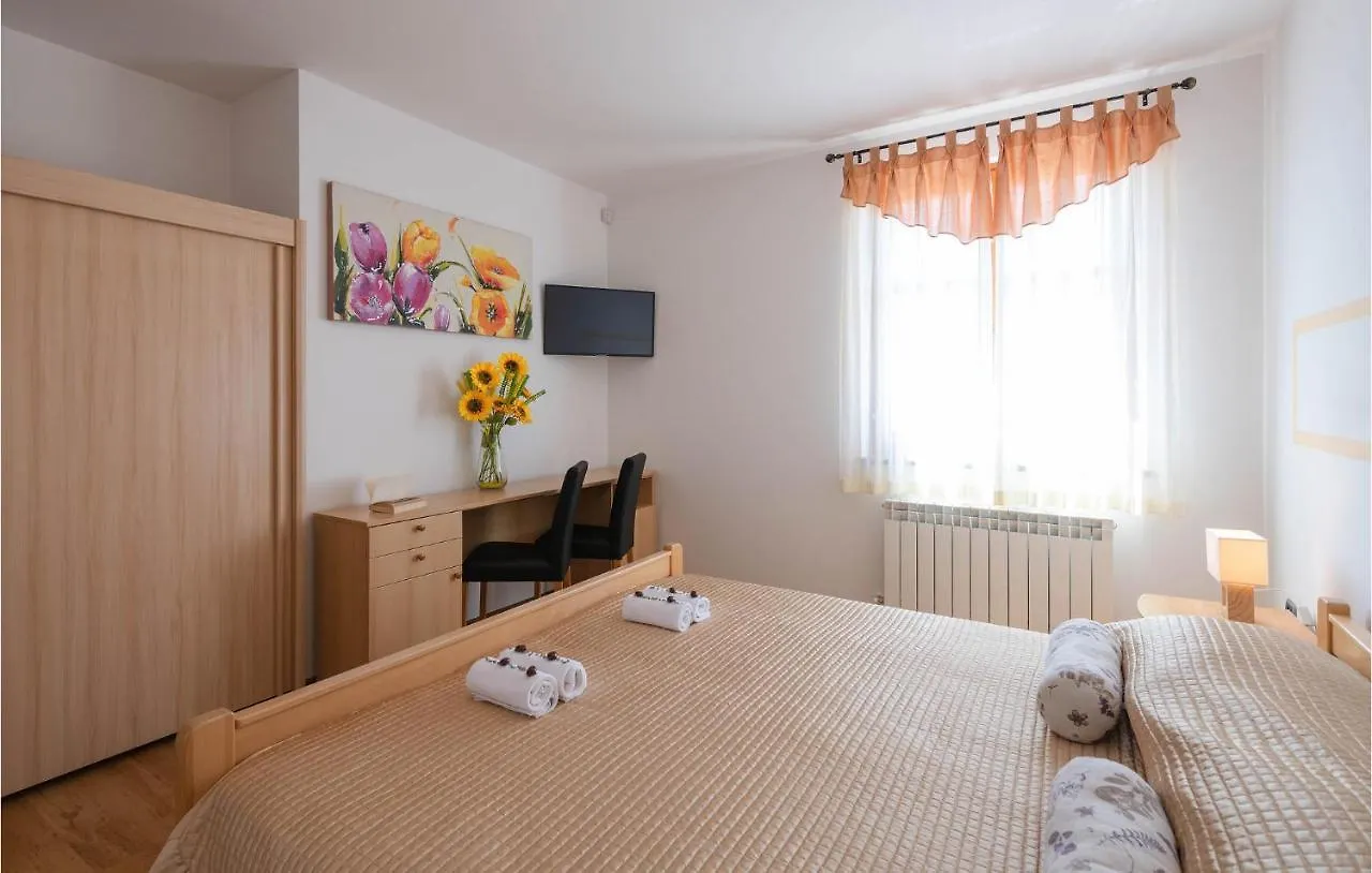 2 Bedroom Gorgeous Apartment In Hr-52215 Vodnjan Croatia