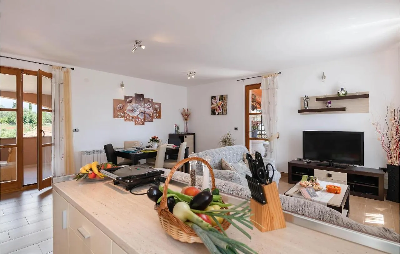 2 Bedroom Gorgeous Apartment In Hr-52215 Vodnjan Κροατία