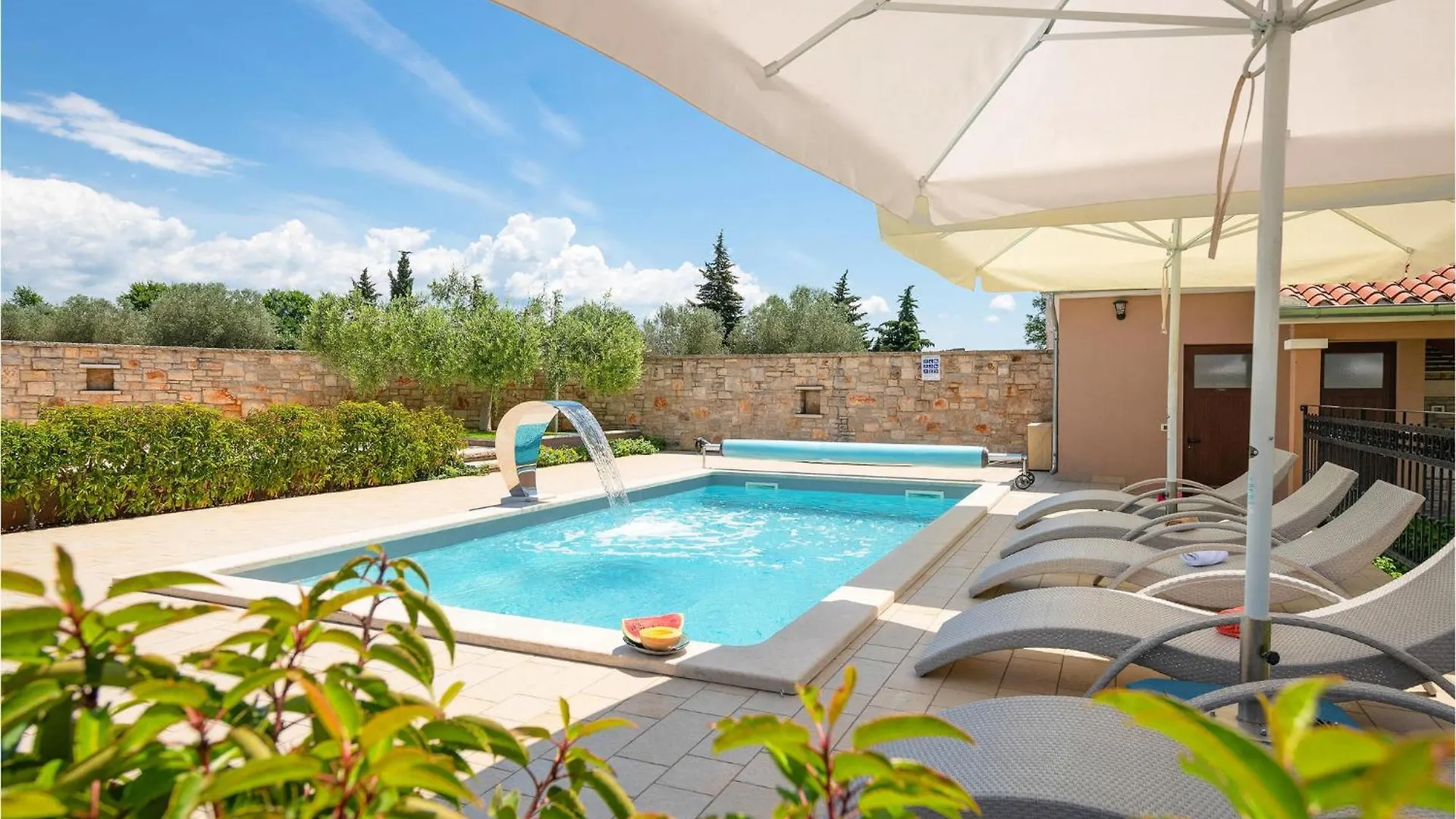 2 Bedroom Gorgeous Apartment In Hr-52215 Vodnjan