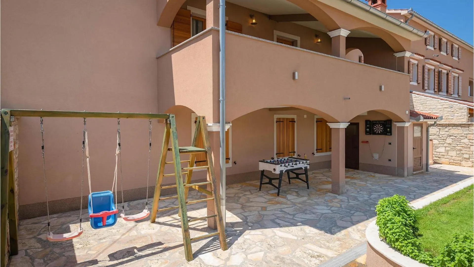2 Bedroom Gorgeous Apartment In Hr-52215 Vodnjan