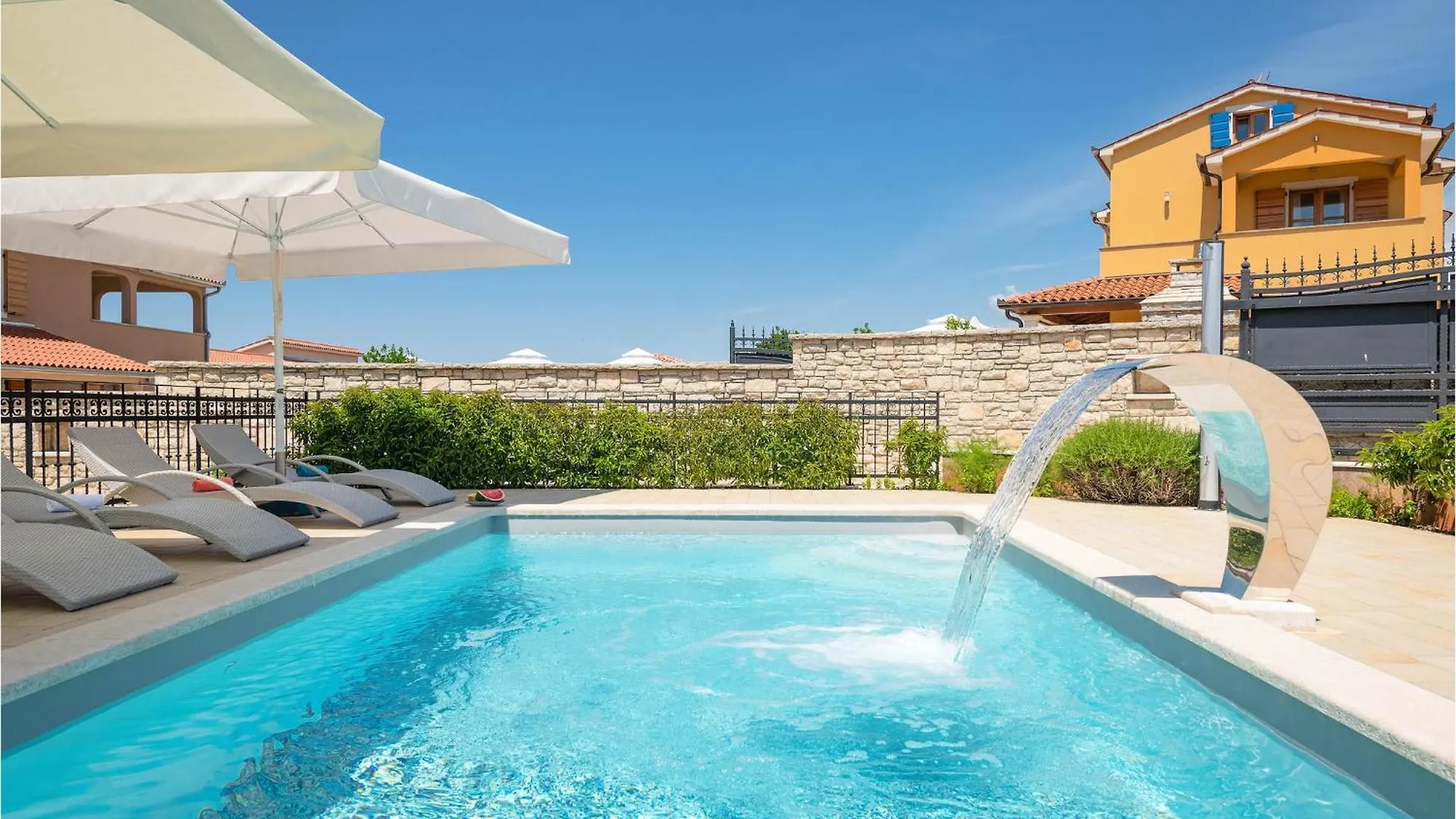 2 Bedroom Gorgeous Apartment In Hr-52215 Vodnjan