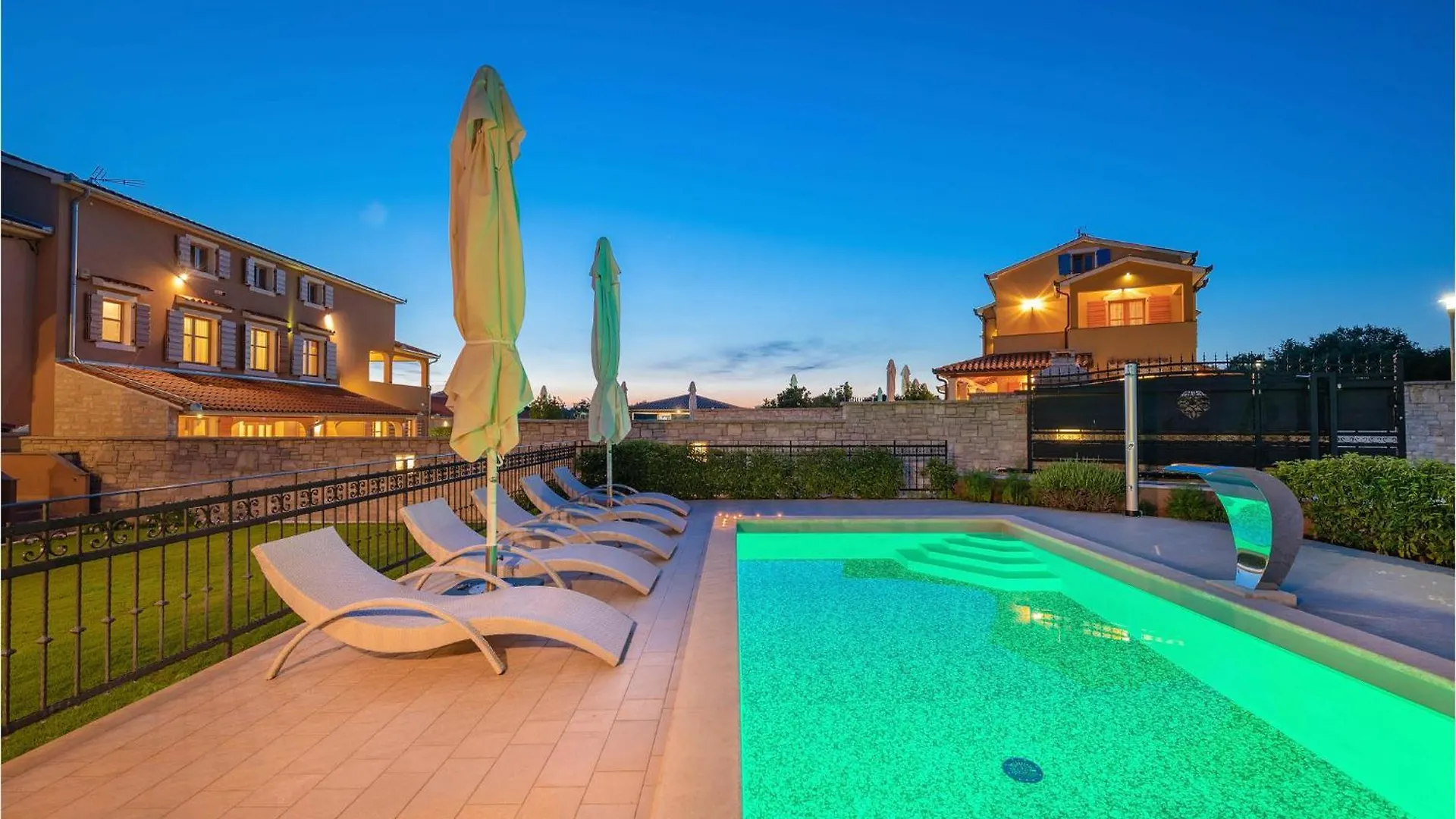 2 Bedroom Gorgeous Apartment In Hr-52215 Vodnjan