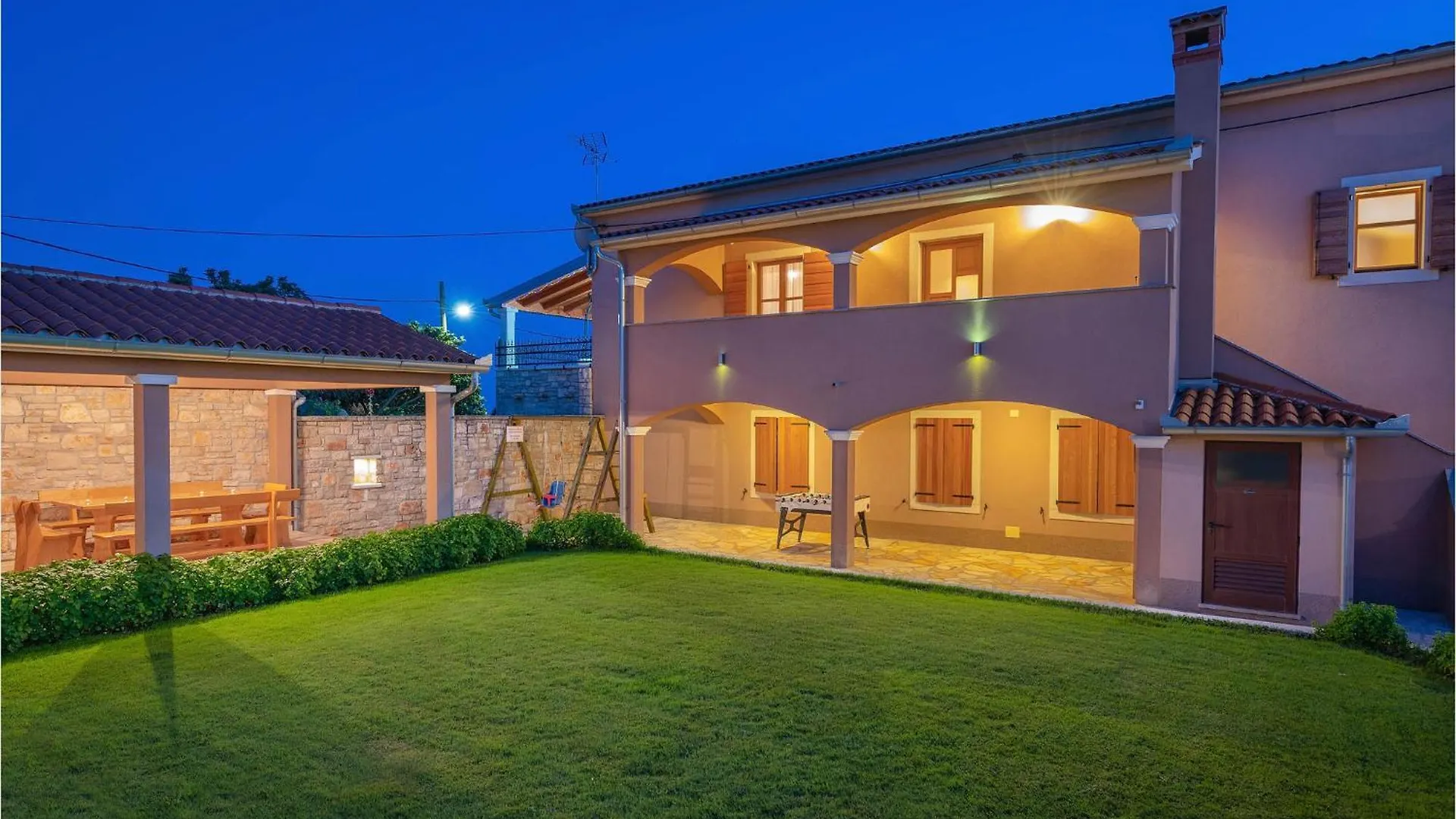 2 Bedroom Gorgeous Apartment In Hr-52215 Vodnjan 0*,